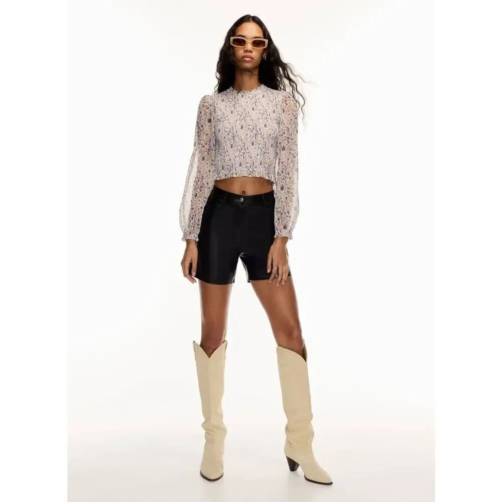 Aritzia Wilfred Black Faux Leather Shorts Women’s Size 6 | High Rise, Front Pock
